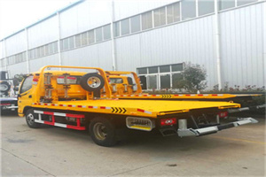 根河附近拖车救援搭电